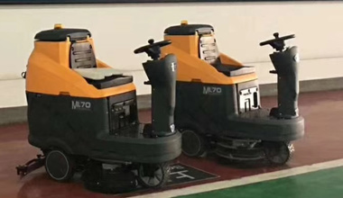 ML70駕駛式洗地機服務(wù)于合肥客運中心站